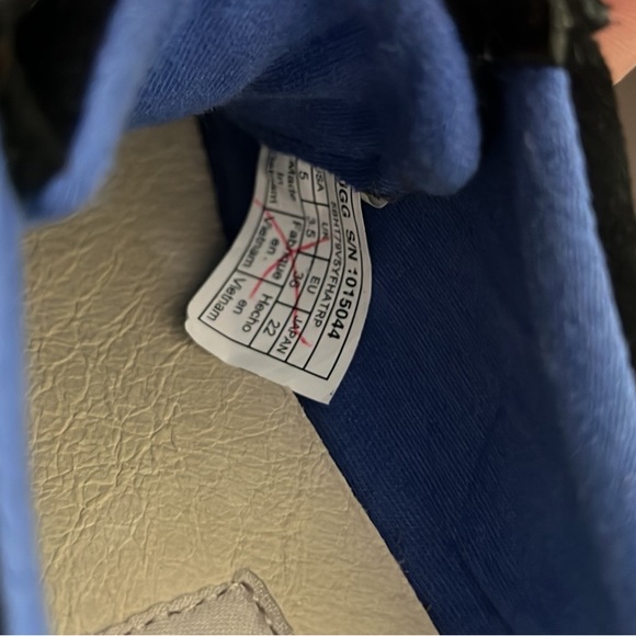 UGG shoes size 5 in black like new - Picture 5 of 6